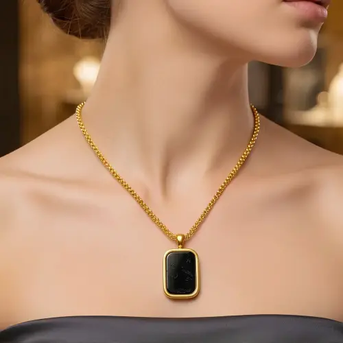 Black pendant Necklac