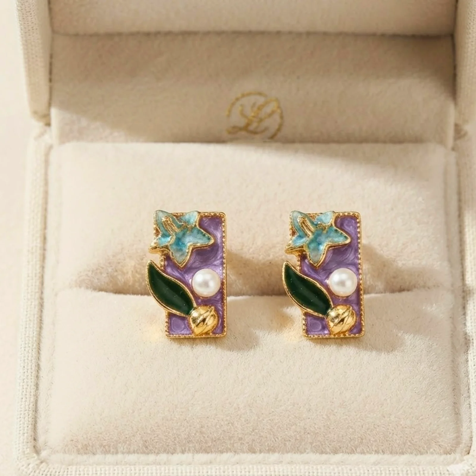 Blossom leaves kundan studs