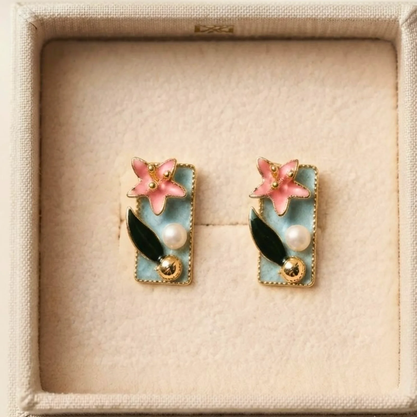 Blossom leaves kundan studs
