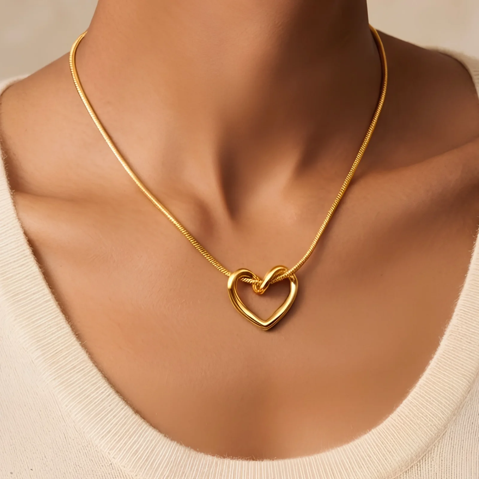 Hollow Heart Nacklace